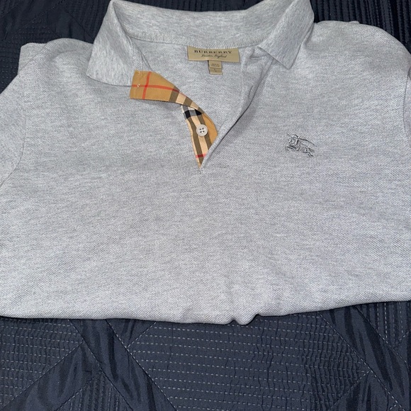 Men’s Burberry polo authentic size large